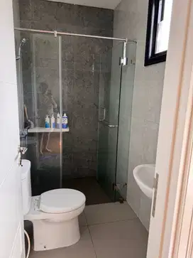 Disewakan rumah baru siap huni lokasi alam sutera tangerang