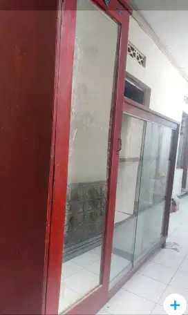 Lemari  Kayu  Jati .  Lipat  dan  Gantung