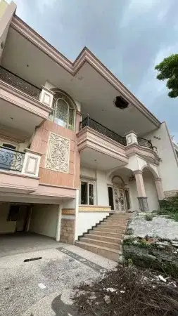 DIJUAL RUMAH MEWAH CLASSIC DI CITRALAND LOKASI STRATEGIS SIAP HUNI