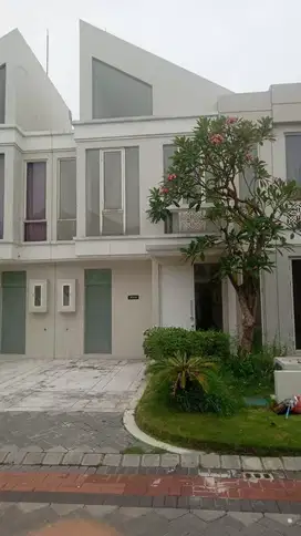 Dijual Cepat Rumah Grand Pakuwon Surabaya Barat