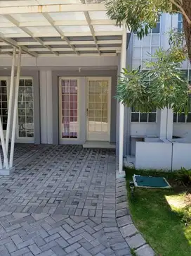 Rumah Bagus Minimalis Nyaman. Grand Pakuwon, Queensland, Surabaya