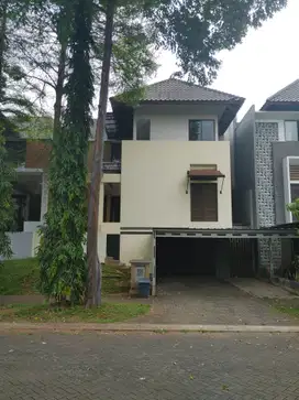 Rumah Split Level, Kawasan Mewah, Cluster Heliconia Bsd City