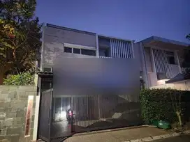 Rumah Mewah Jakarta Barat Ada Mezzanine Siap Huni 9,9M Nego