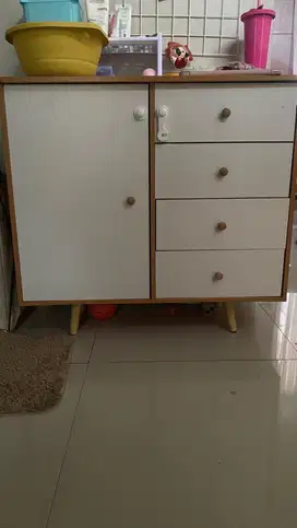 Lemari kecil kayu
