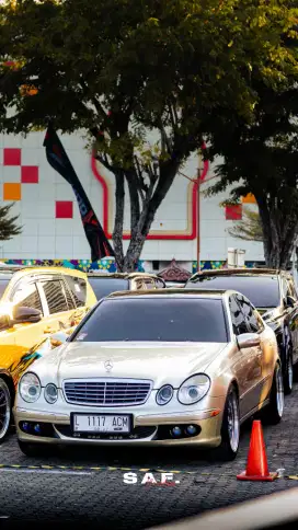Mercedez-Benz W211 E260 Elegance AT 2002 Silver On Grey
