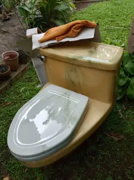Closet bekas kualitas masih bagus layak pakai
