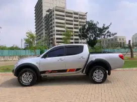 Mitsubitshi Triton Strada GLX 2.8 dobel Cabin 4x4 MANUAL 2012