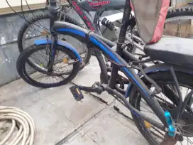 Jual borongan 2 sepeda. Lipat sama MTB