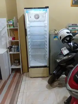 Showcase polytron tinggi orian