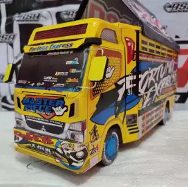 Miniatur Truck Oleng Canter Full Lampu Variasi Wahyu Abadi