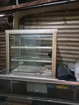 Dijual rak etalase