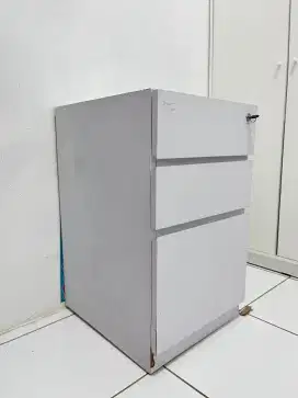 Lemari arsip kantor