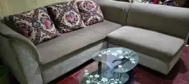 Sofa L + meja kaca