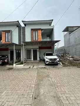 DISEWAKAN RUMAH 2 LANTAI FULL FURNISHED CLUSTER THE MEDINA CIPADU JAYA