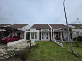 Di sewakan rumah cluster fedora di suvarna sutera tangerang