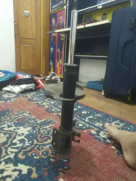 Shock depan kiri Swift empuk