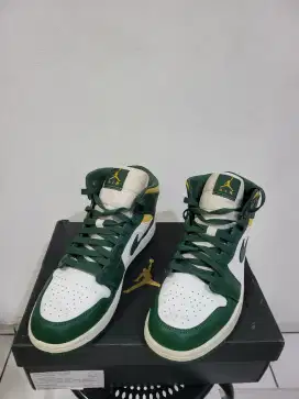Sepatu nike air jordan 1 mid