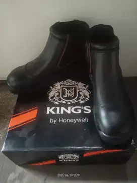 Sepatu safety king's