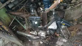 Di cari karyawan untuk kernet mobil pick up dan pengantar motor galon