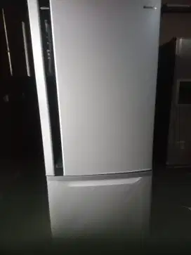 Lemari es dua pintu jumbo inverter
