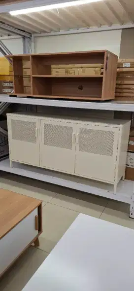Meja tv besi 1jt an