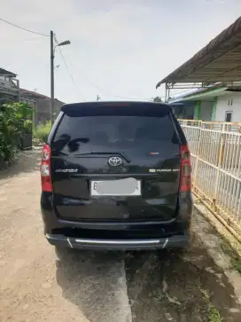 Mobil Avanza 1,3 Hitam Manual