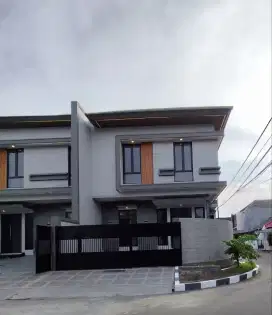 Lebar 9 m‼️Jual Rumah Baru Nginden Intan Dekat Ubaya