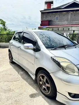 Dijual mobil Yaris type S 2011 pemakaian pribadi