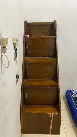 Lemari Tangga Kayu