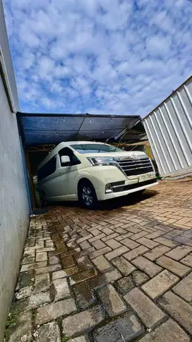 Sewa Hiace Premio Luxury – Full Fasilitas VIP | Nyaman & Eksklusif