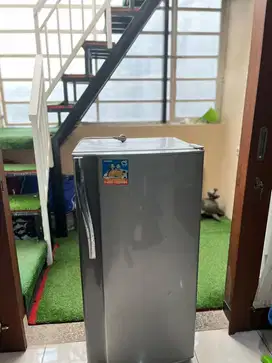 Di jual kulkas bekas