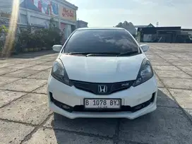 HONDA JAZZ 2013 Km 60rban Good condition