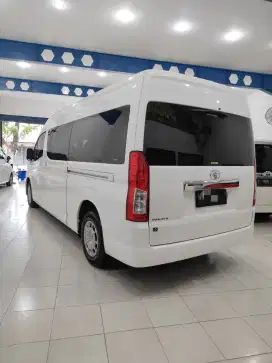 Toyota Hiace Premio 2.8 Manual 2021 Putih Tanpa PR