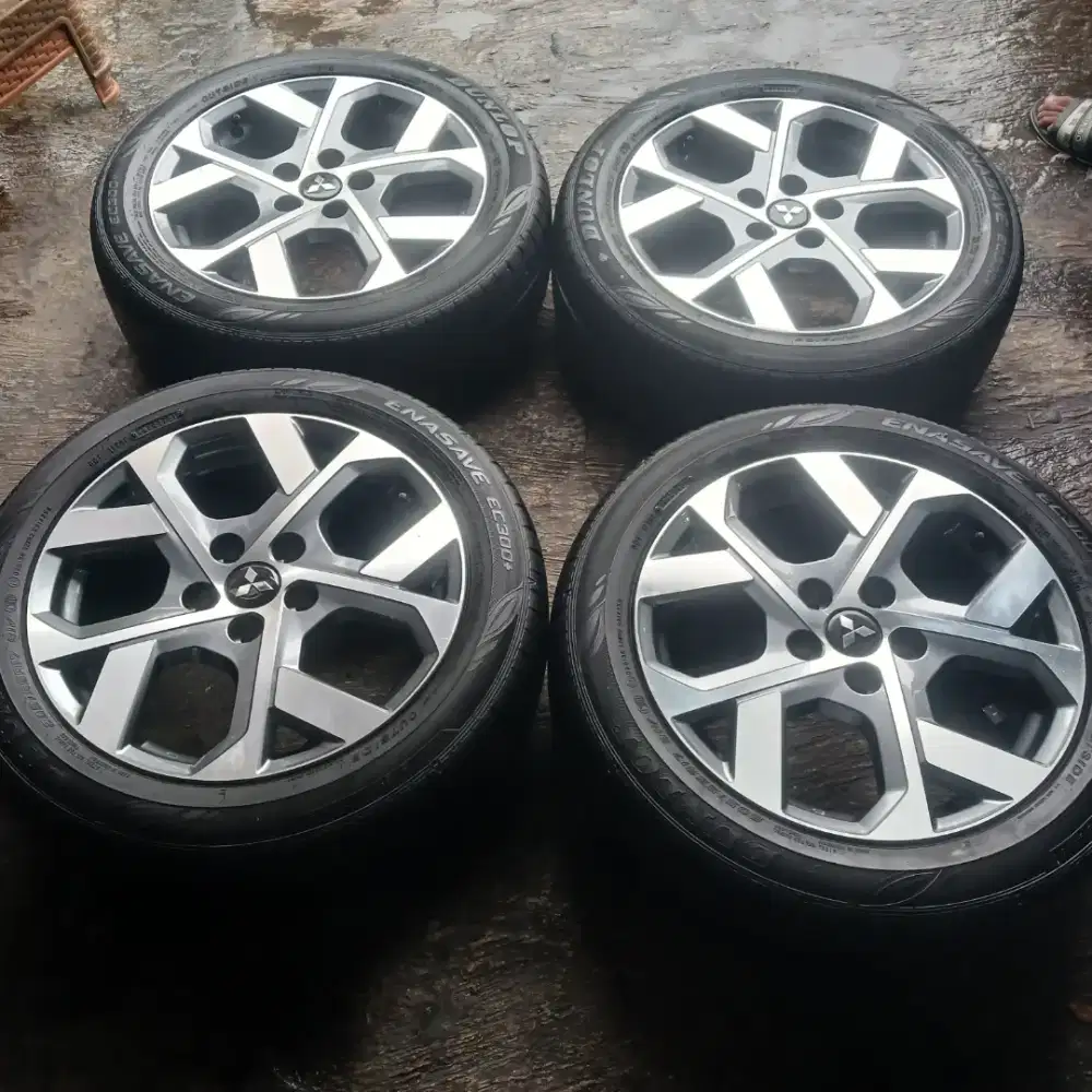 Jual velg oem xpander ring 17 ban dunlop 205 55 17 thn ban 2021