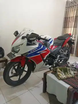 HONDA CBR 150R K15 LIVERY RWB FAVORIT