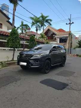 Fortuner 2023 GR Sport 2.8 diesel Matic warna gray km 48rb full ori