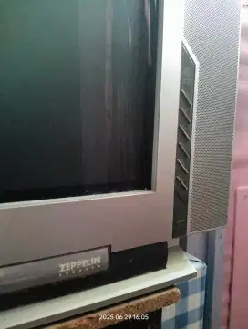 TV Tabung Polytron Zeppelin Speaker 21 Inch