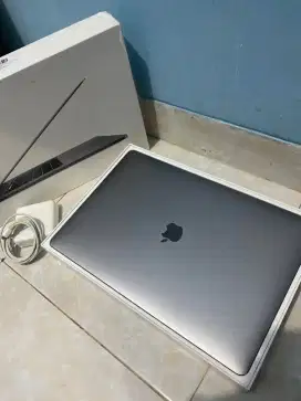 [ Bekas ] Apple MacBook Pro 15 inch Touch Bar RAM 15/256 GB Fulset