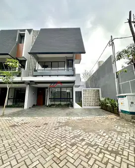 Brand New House Modern Minimalis Dalam Town House di Cilandak