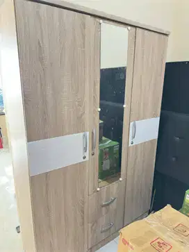 Lemari 3 Pintu + Cermin Second