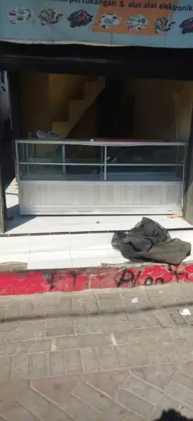 etalase bekas toko