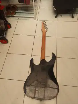 gitar listrik bekas kondisi apa adanya