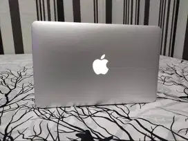 Macbook air core i5 11 inch second (MULUS 99% / NO LECET)