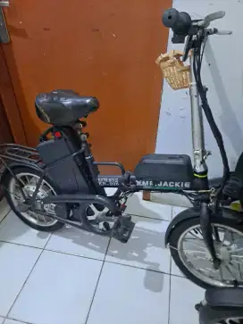 sepeda listrik lipat mr jacky EB-906