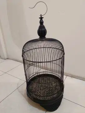 Sarang burung bulat oval hitam