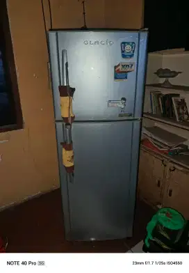 Dijual kulkas 2 pintu, AC sharp 1/2pk , TV led JUC & antena
