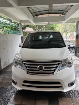 Nissan Serena Highway Star warna Putih tangan pertama dari baru