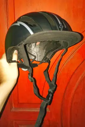 HELM SEPEDA MERK POLYGON