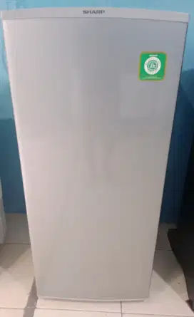 Di jual freezer 6 rak SHARP siap pakai..
