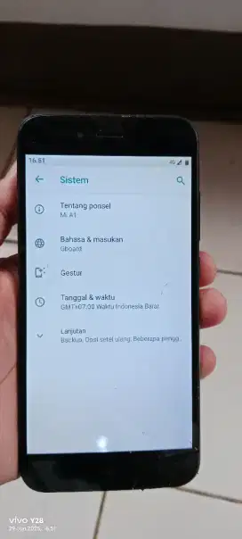 Redmi mi A1   4/64  mnus retak sma kondisi kya di fto normal msih